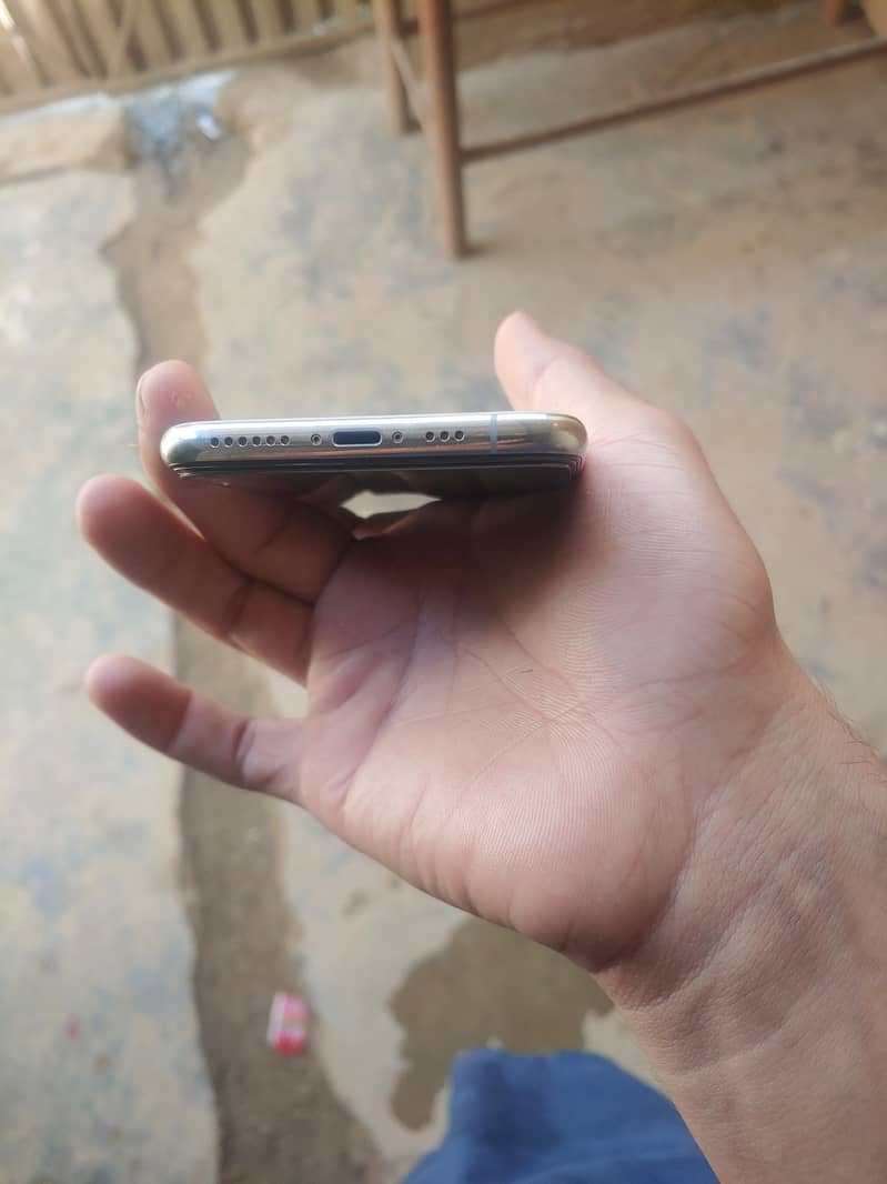 Apple iPhone XS 3