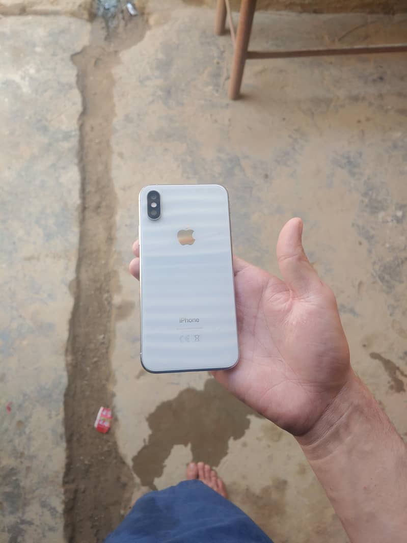 Apple iPhone XS 4