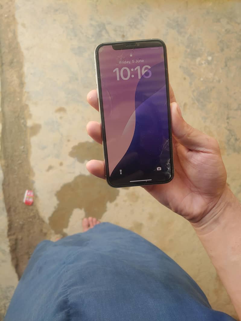 Apple iPhone XS 5
