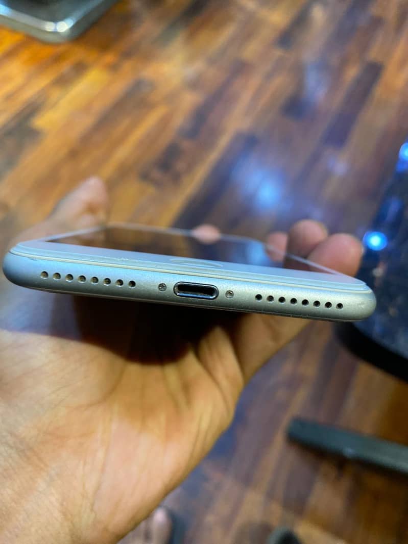 Apple iPhone 7 Plus 2