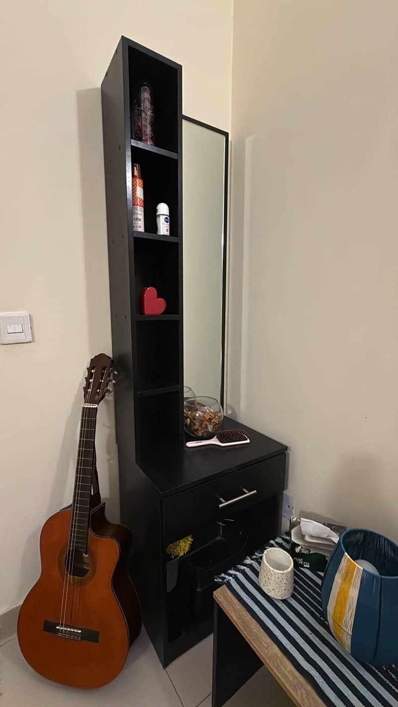 Dressing table 0