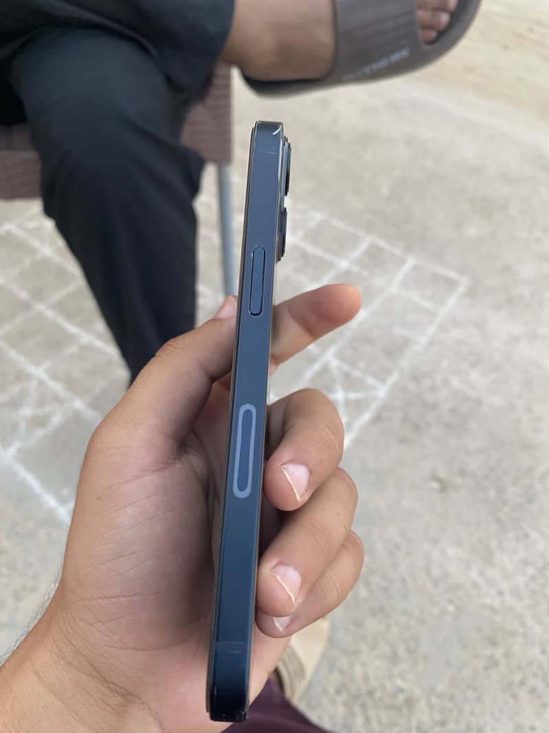 Apple iPhone 13 2