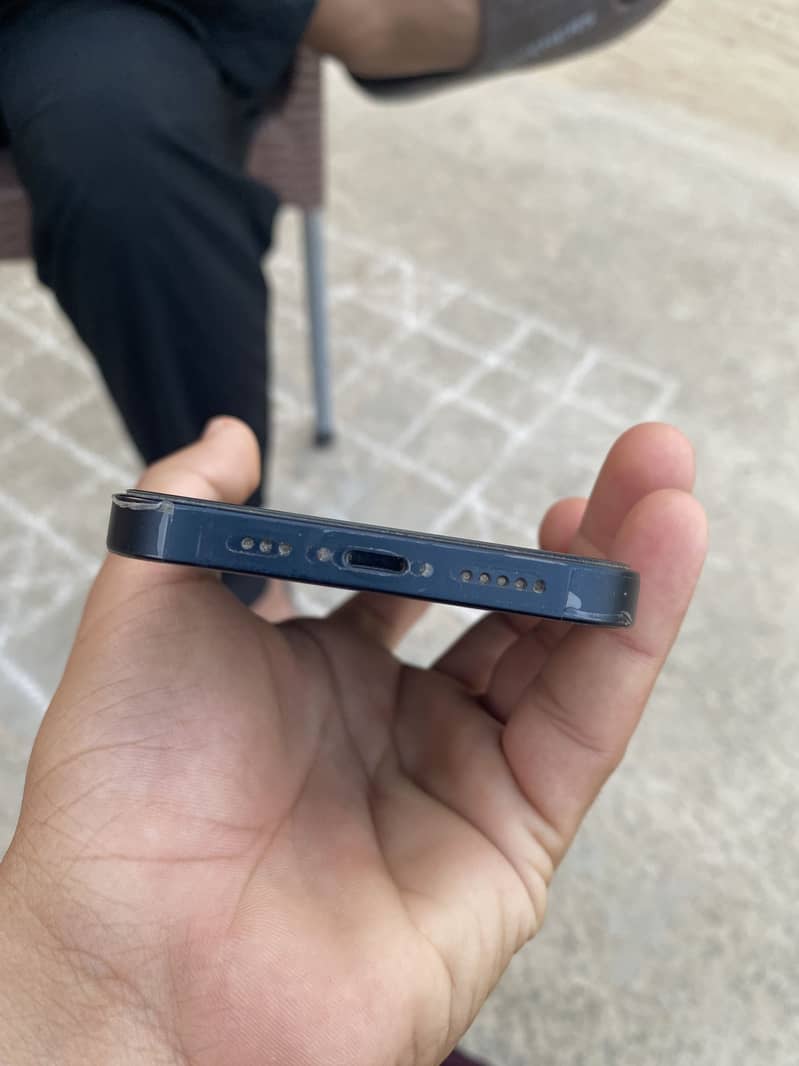 Apple iPhone 13 4