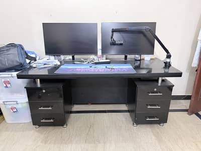 Office table 6x3ft