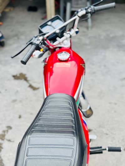 Honda 125 new Lush Condition.