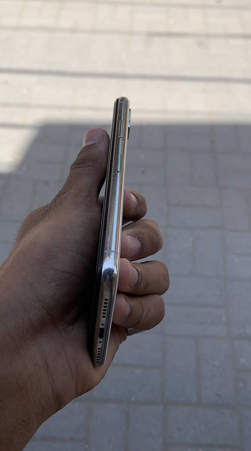Apple iPhone X 5