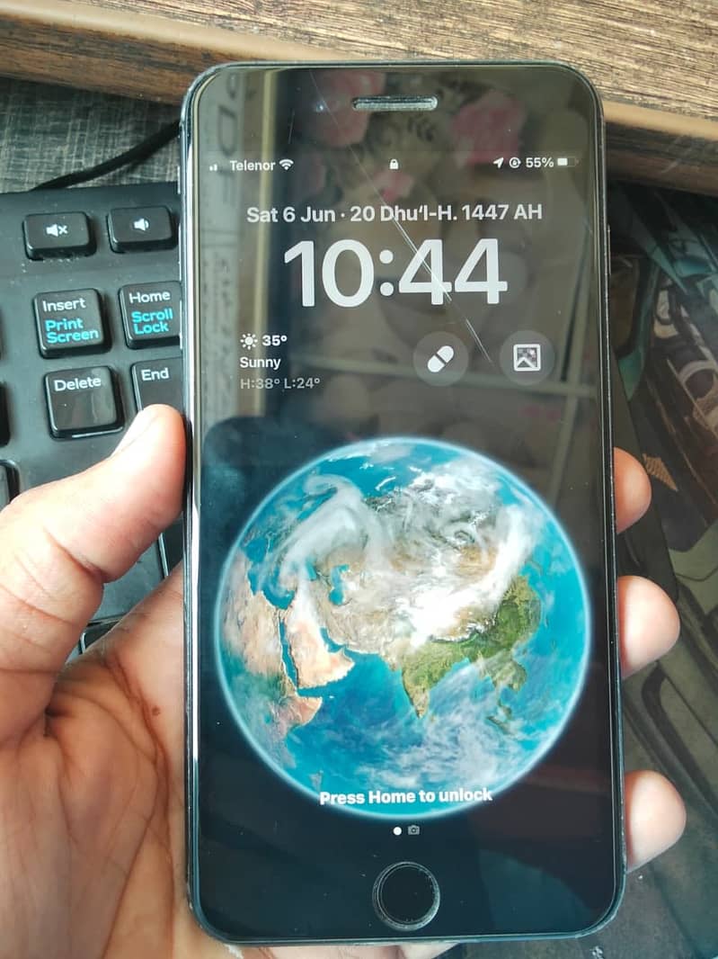 Apple iPhone 8 Plus 1