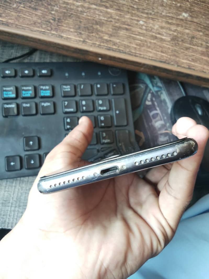 Apple iPhone 8 Plus 3