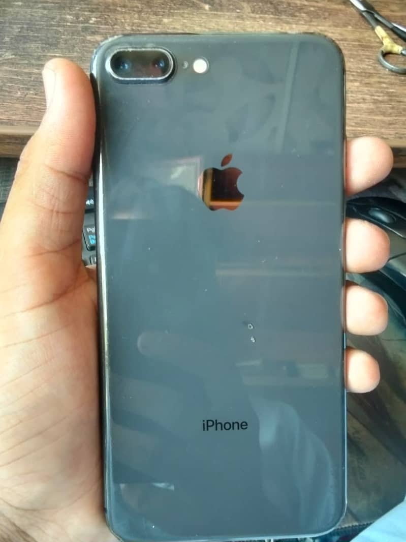 Apple iPhone 8 Plus 4