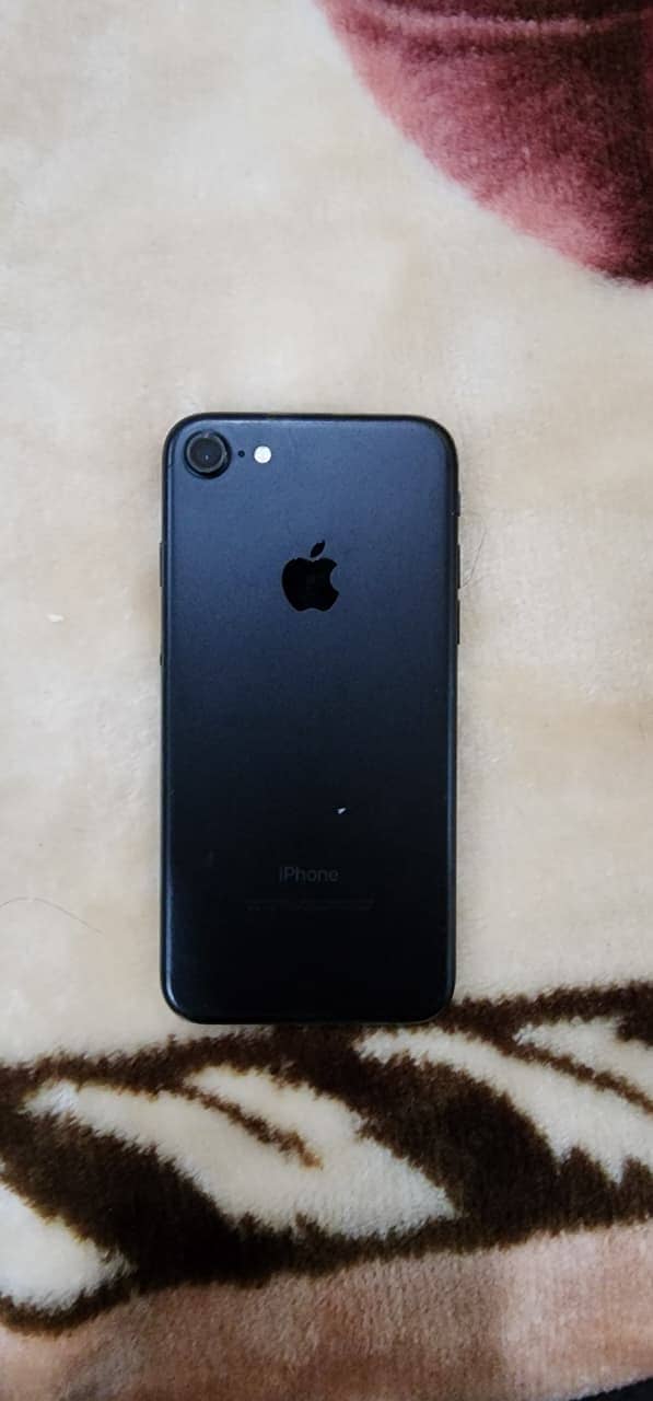 Apple iPhone 7 0