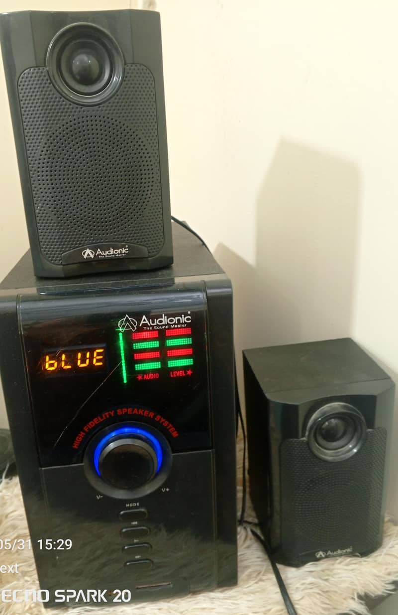 speaker available 0