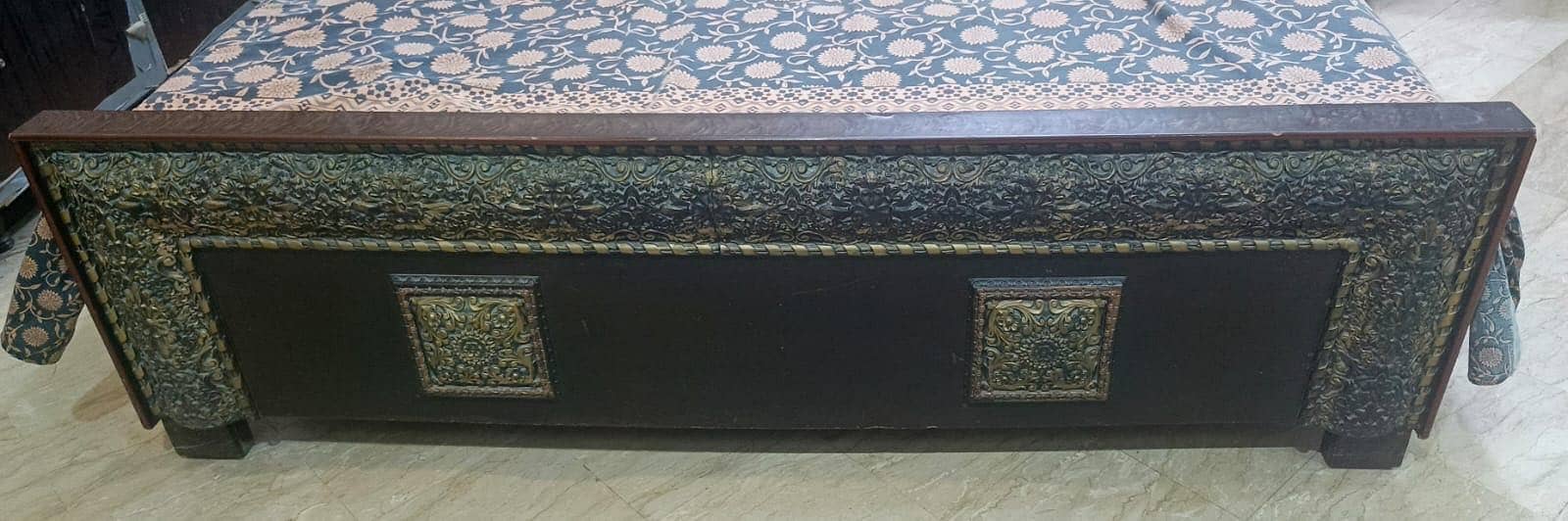Bed set and site table 1