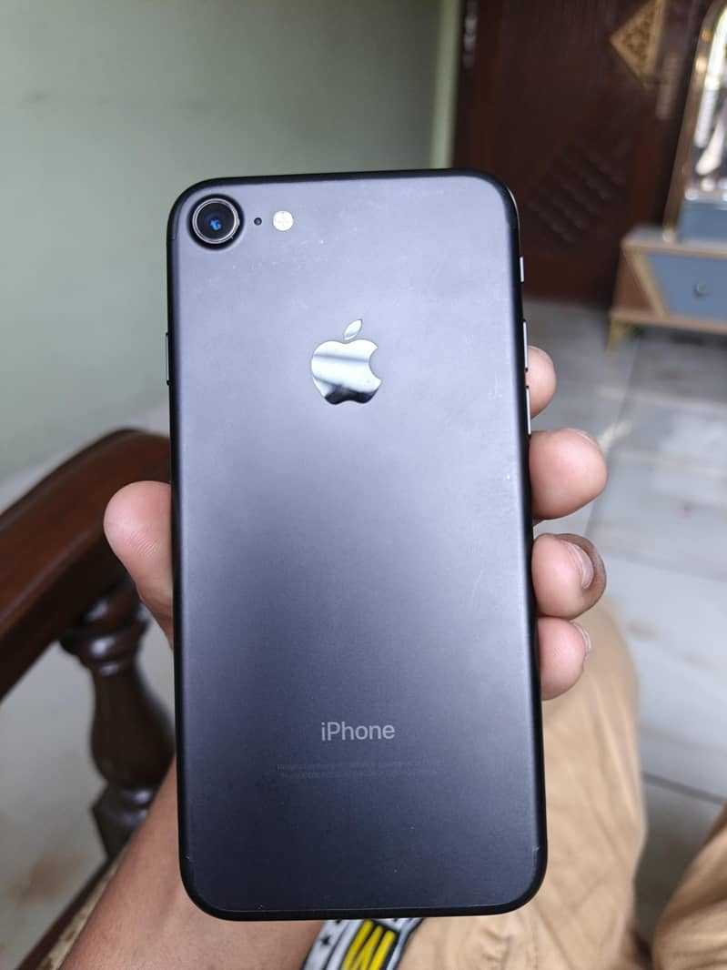 Apple iPhone 7 1