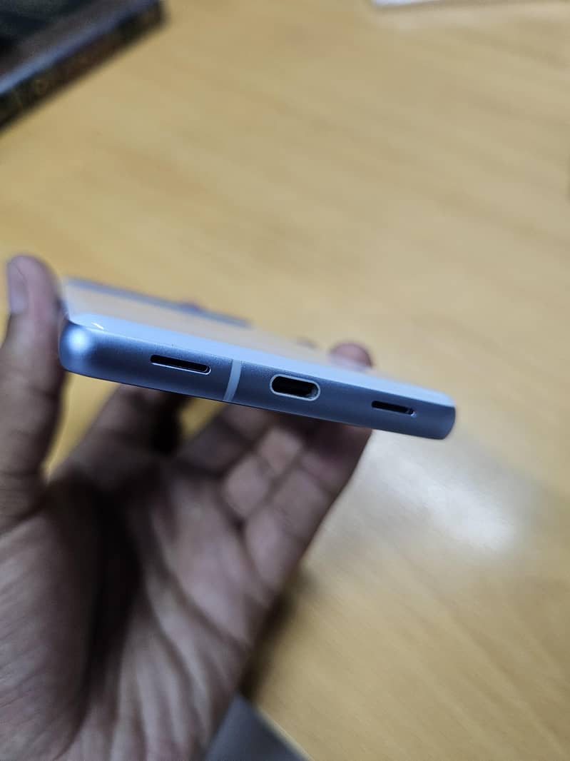 Google Pixel 7a 5