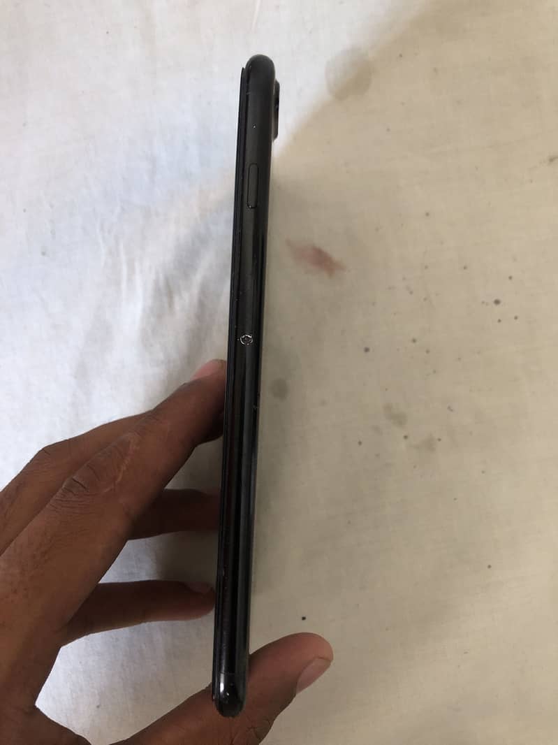 Apple iPhone 7 Plus 1