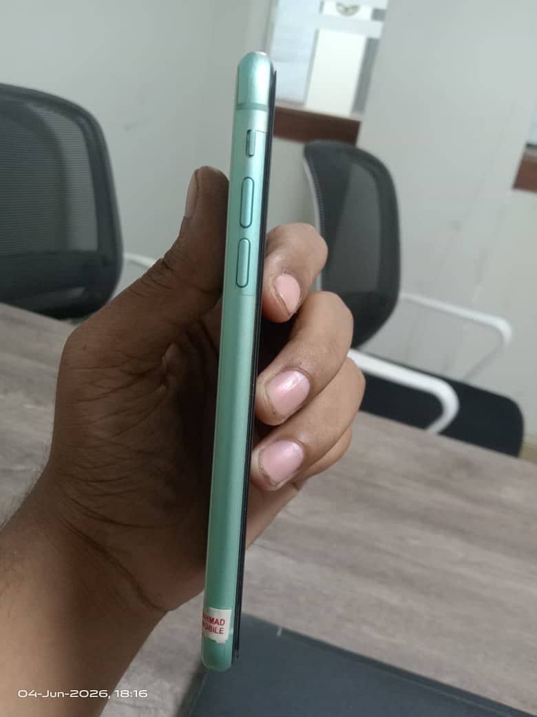 Apple iPhone 11 4