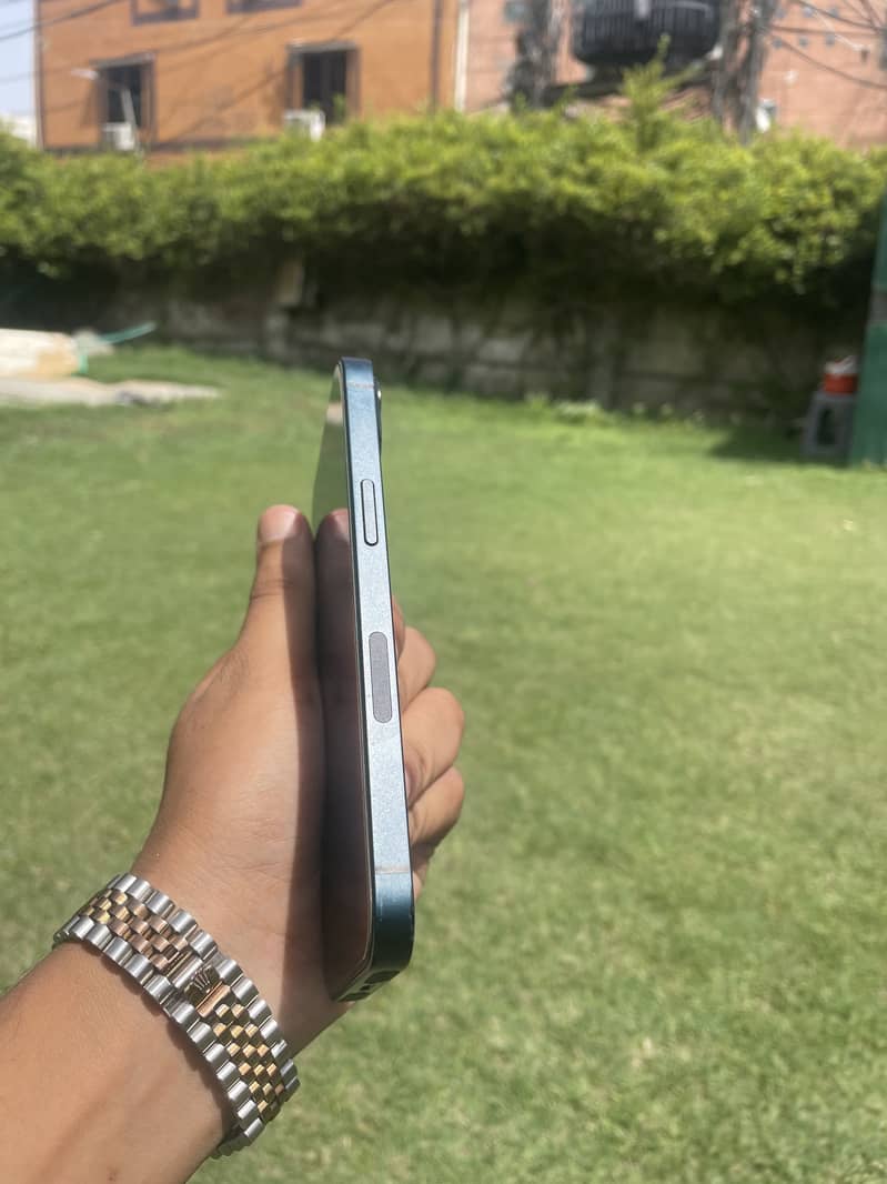Apple iPhone 13 0