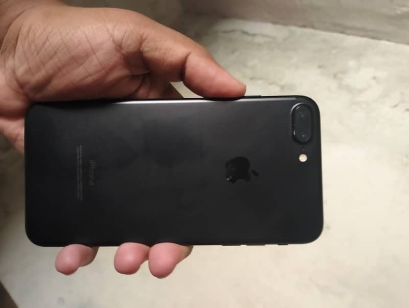 Apple iPhone 7 Plus 3