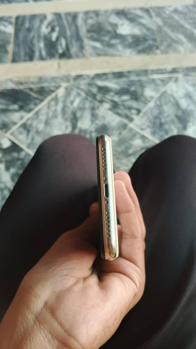 Apple iPhone X 3