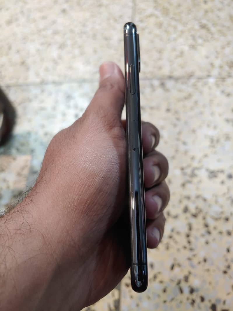 Apple iPhone X 3