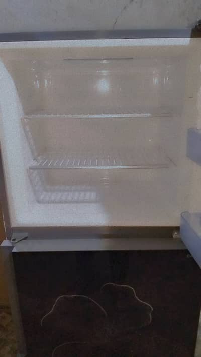 Gree company fridge. Model GR-8768