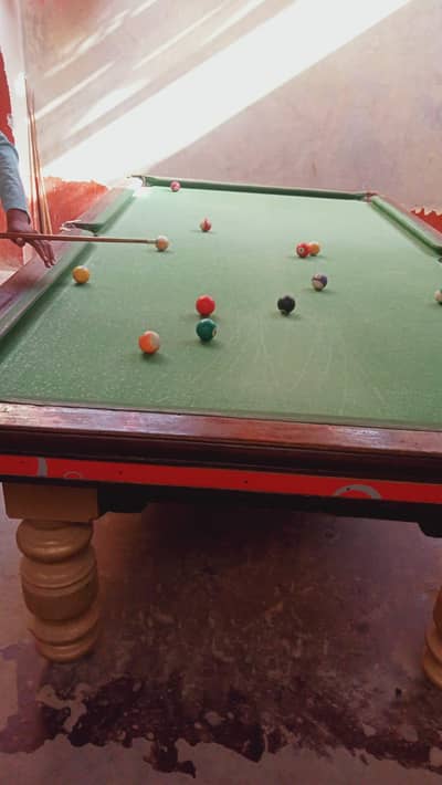 Table quality good ha is Ka new clean bhe ha oper wala