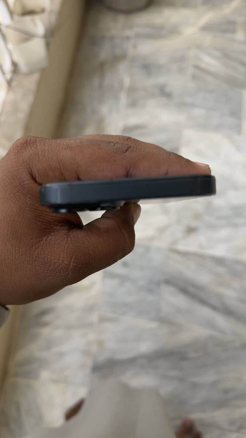 Apple iPhone 14 3