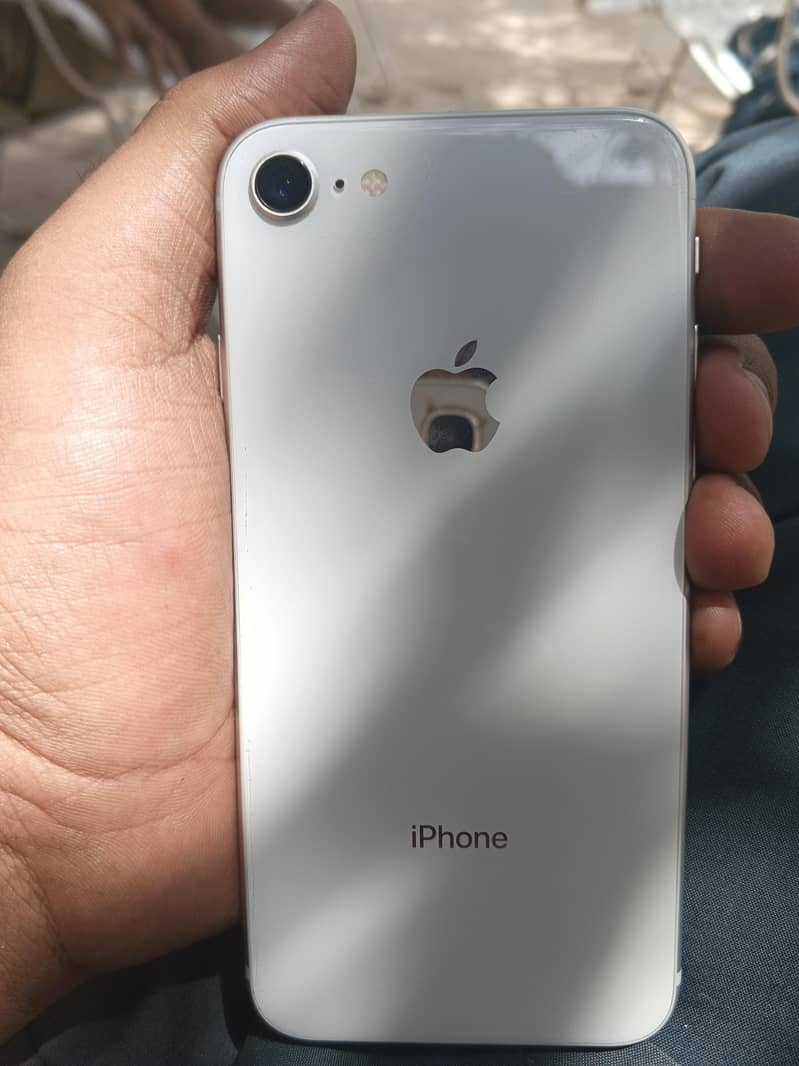 Apple iPhone 8 1