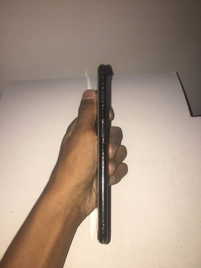 Apple iPhone 7 Plus 1
