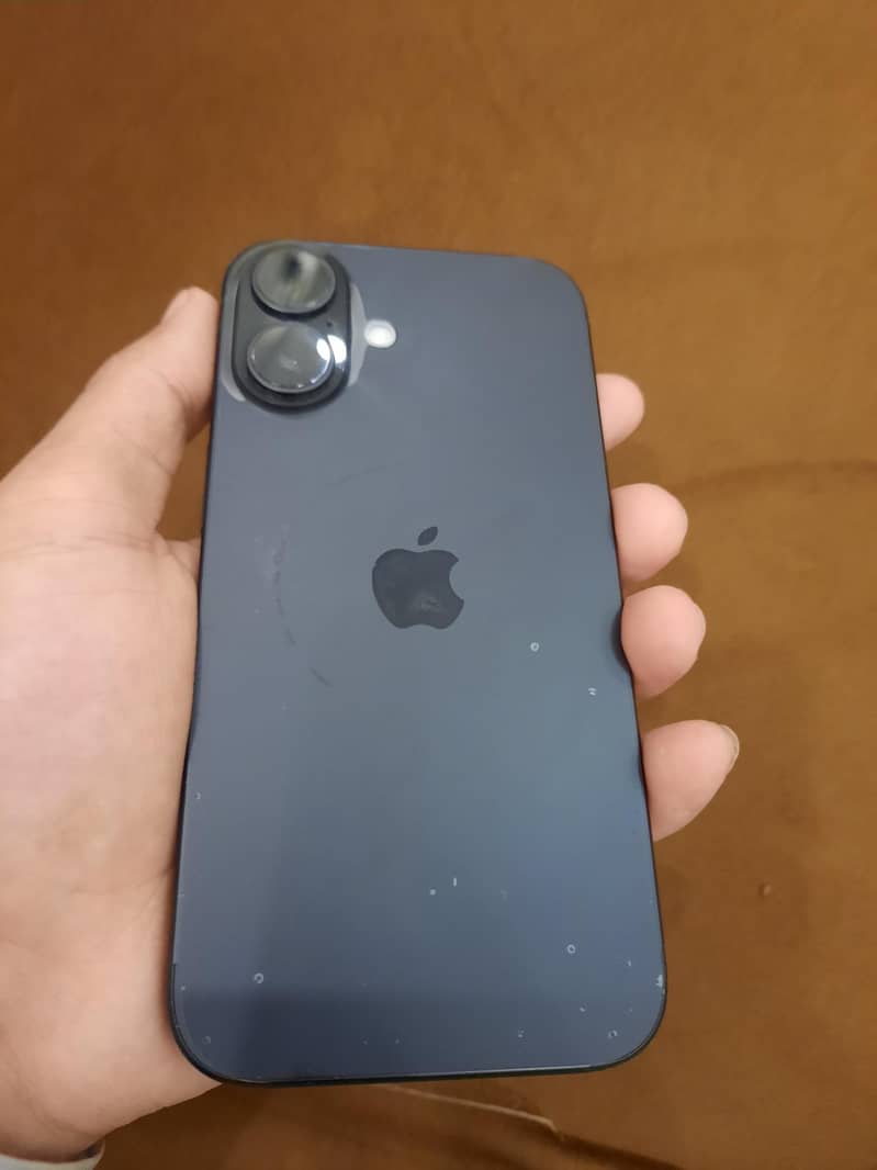 Apple iPhone 16 3