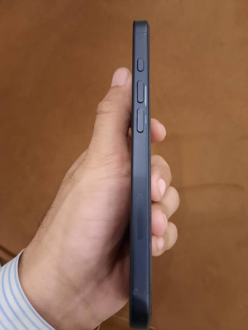 Apple iPhone 16 4