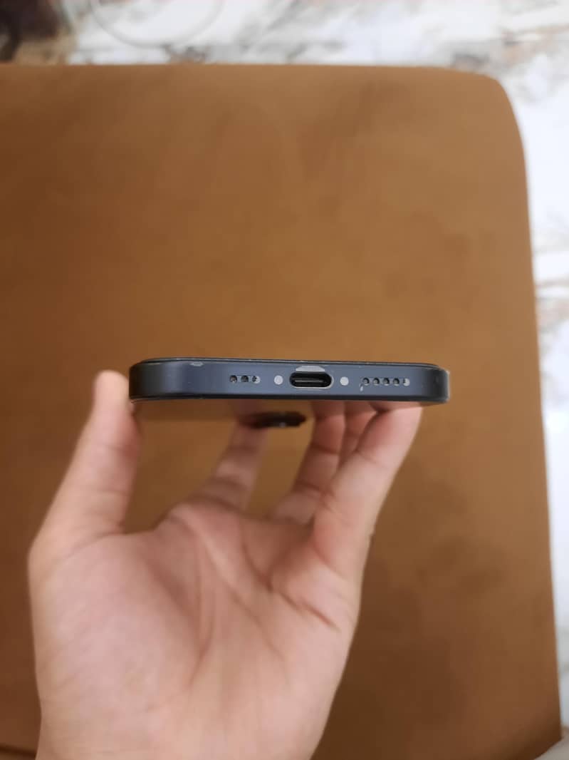 Apple iPhone 16 6