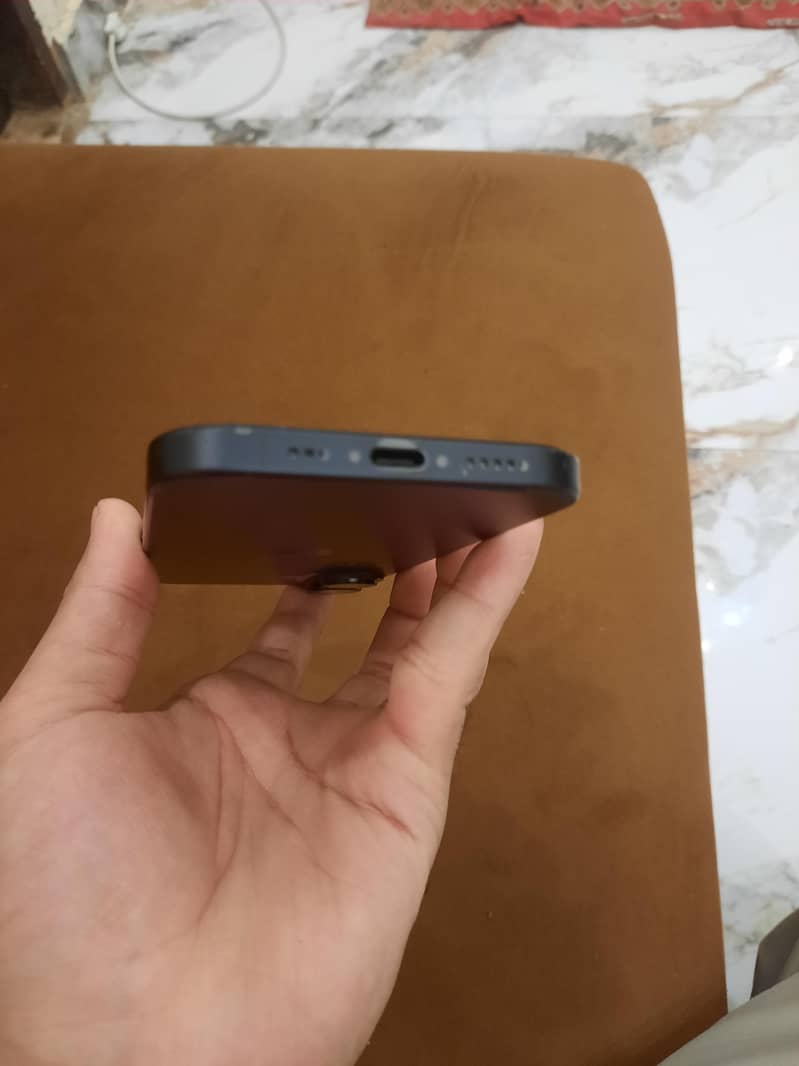 Apple iPhone 16 7