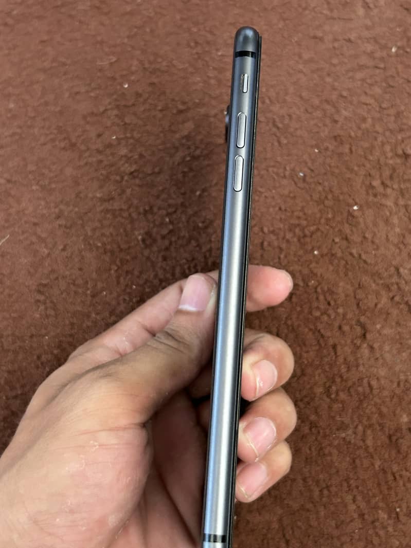 Apple iPhone 8 Plus 3