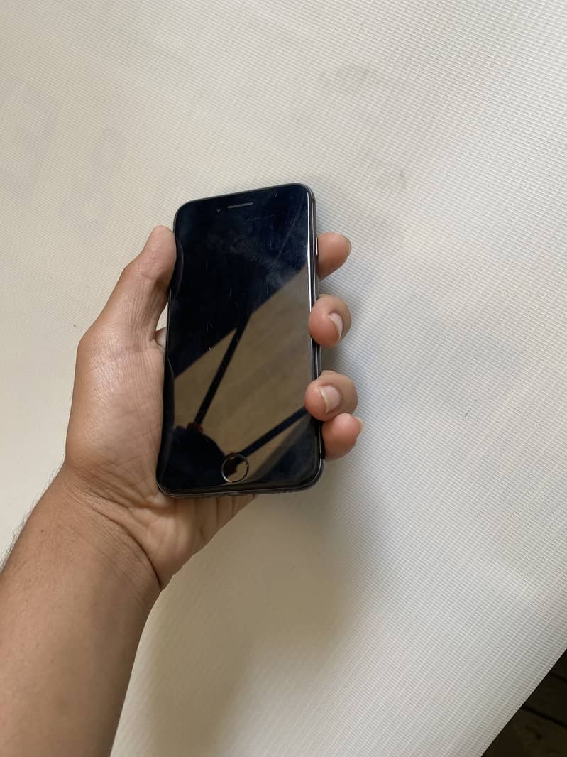 Apple iPhone 8 1