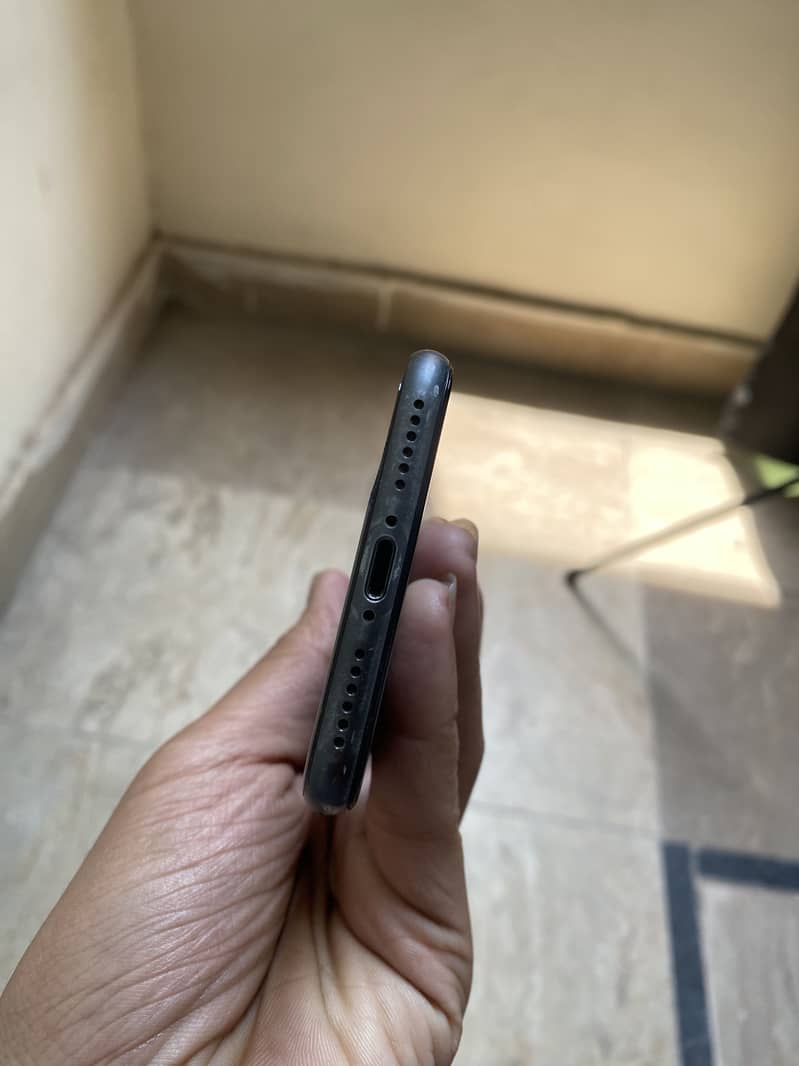 Apple iPhone 8 3