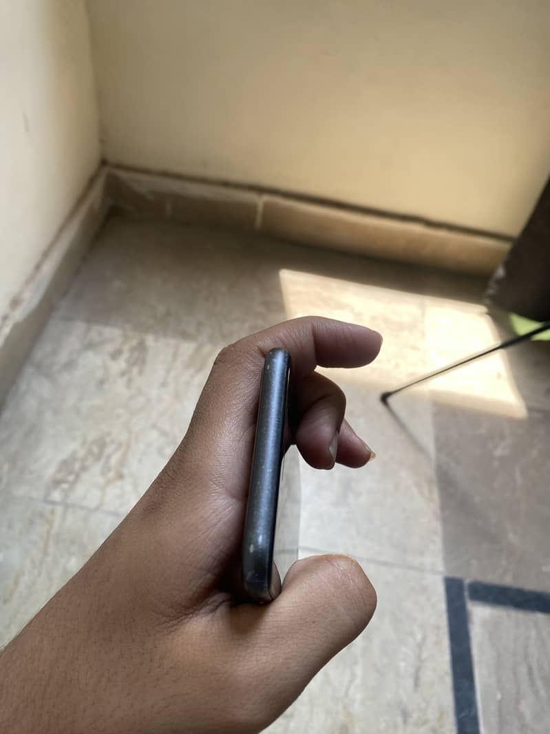 Apple iPhone 8 4