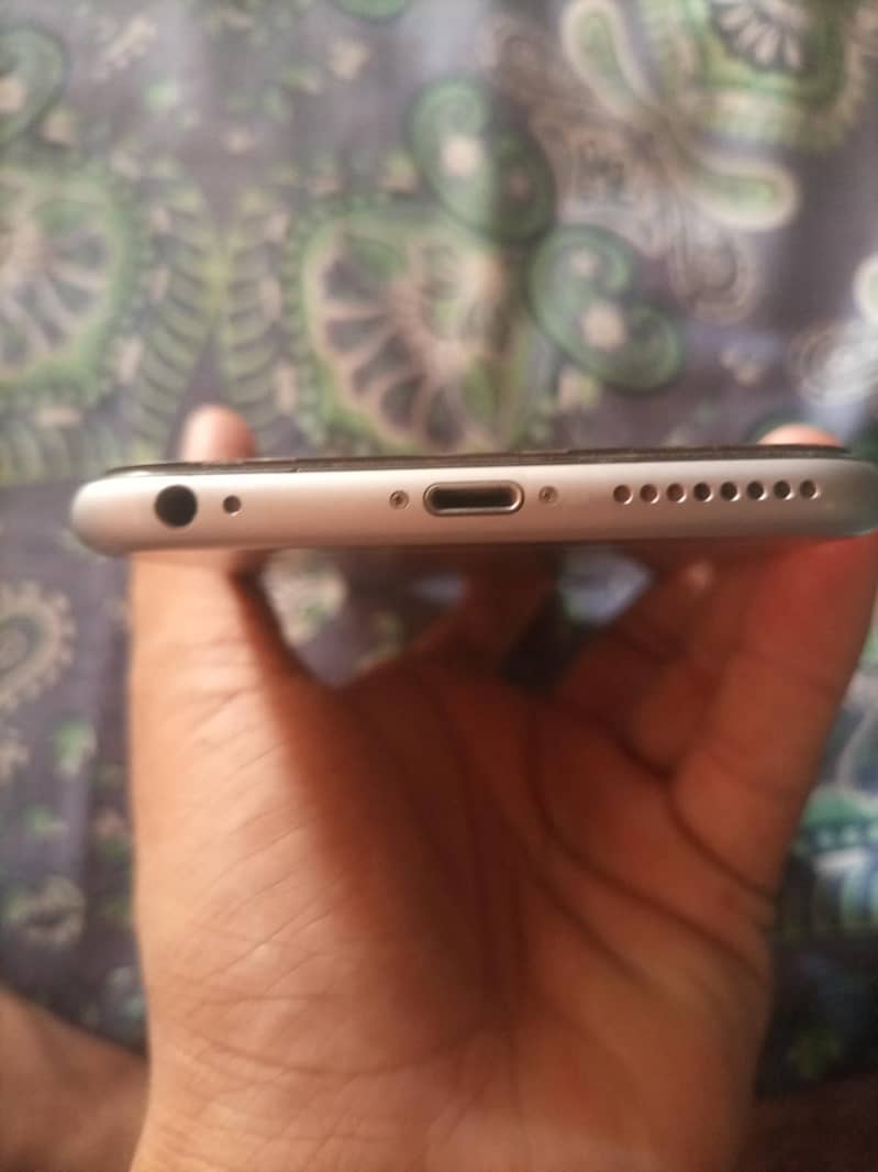 Apple iPhone 6S Plus 4