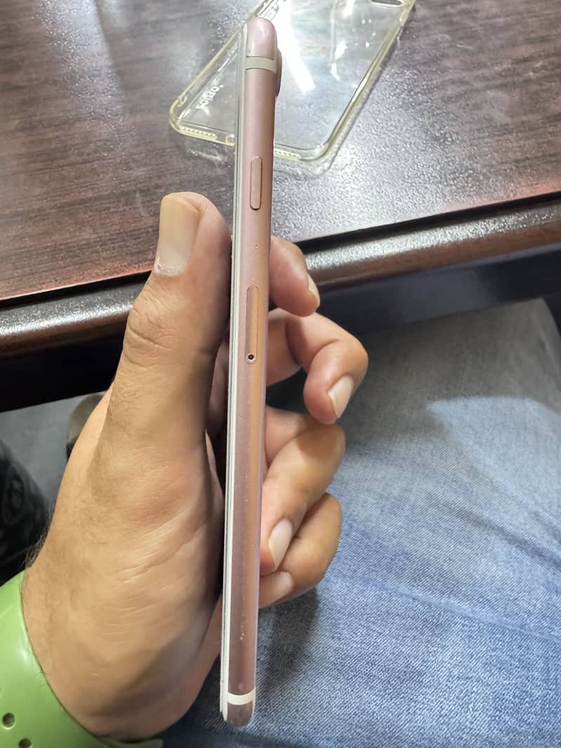 Apple iPhone 7 Plus 2