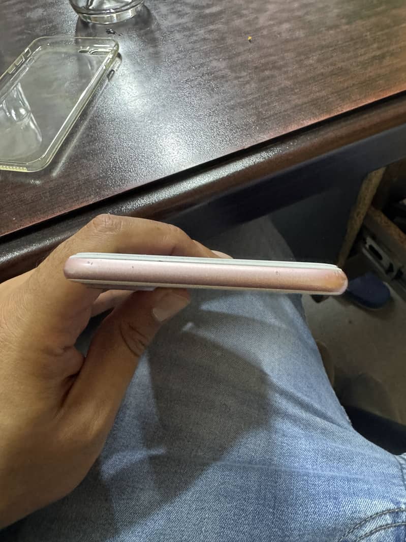 Apple iPhone 7 Plus 5