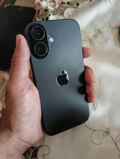 Apple iPhone 16