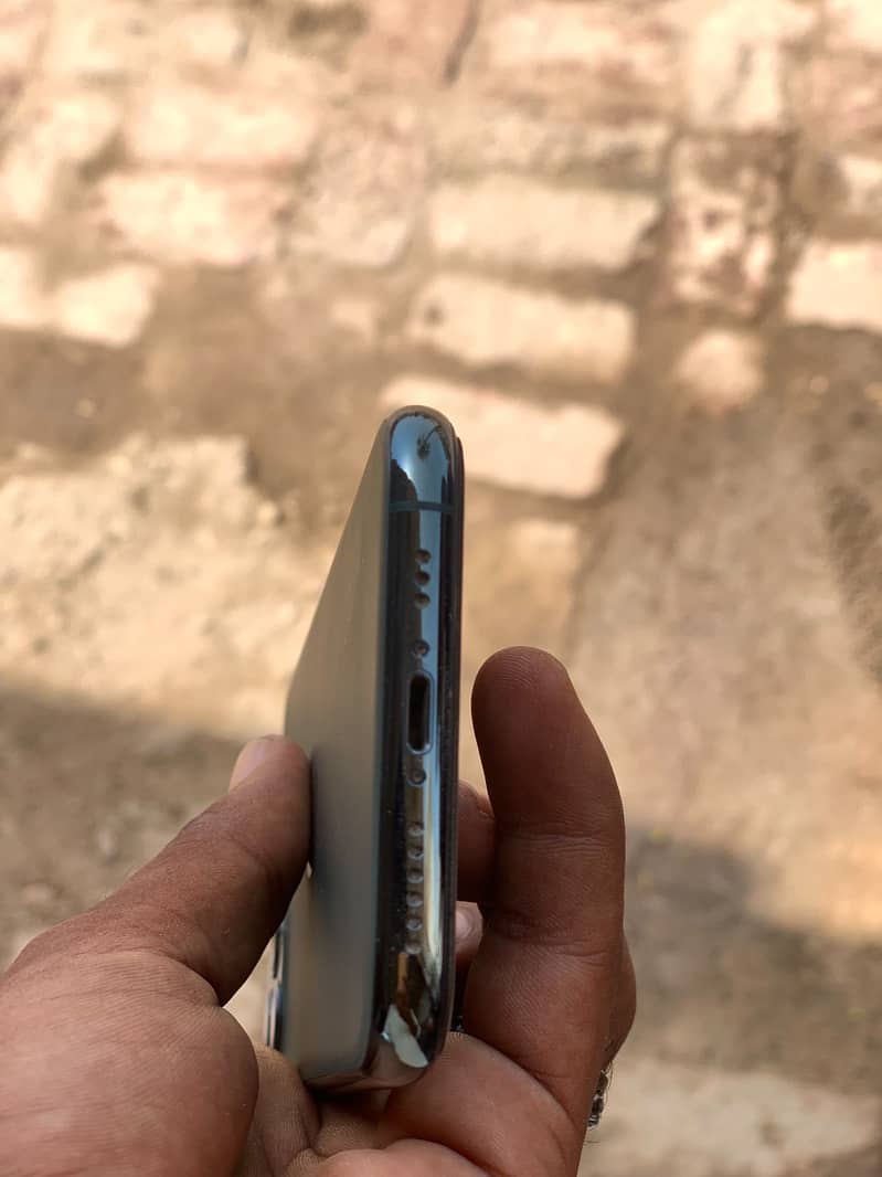 Apple iPhone 11 Pro 1