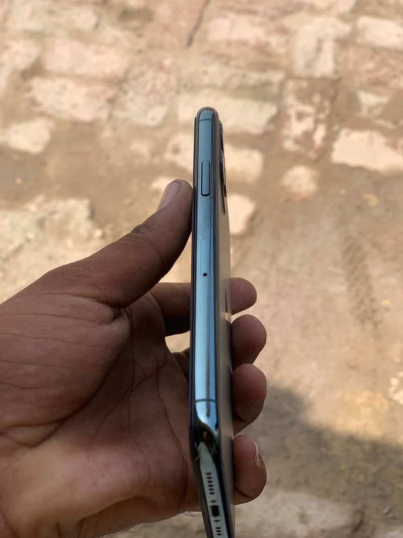 Apple iPhone 11 Pro 2