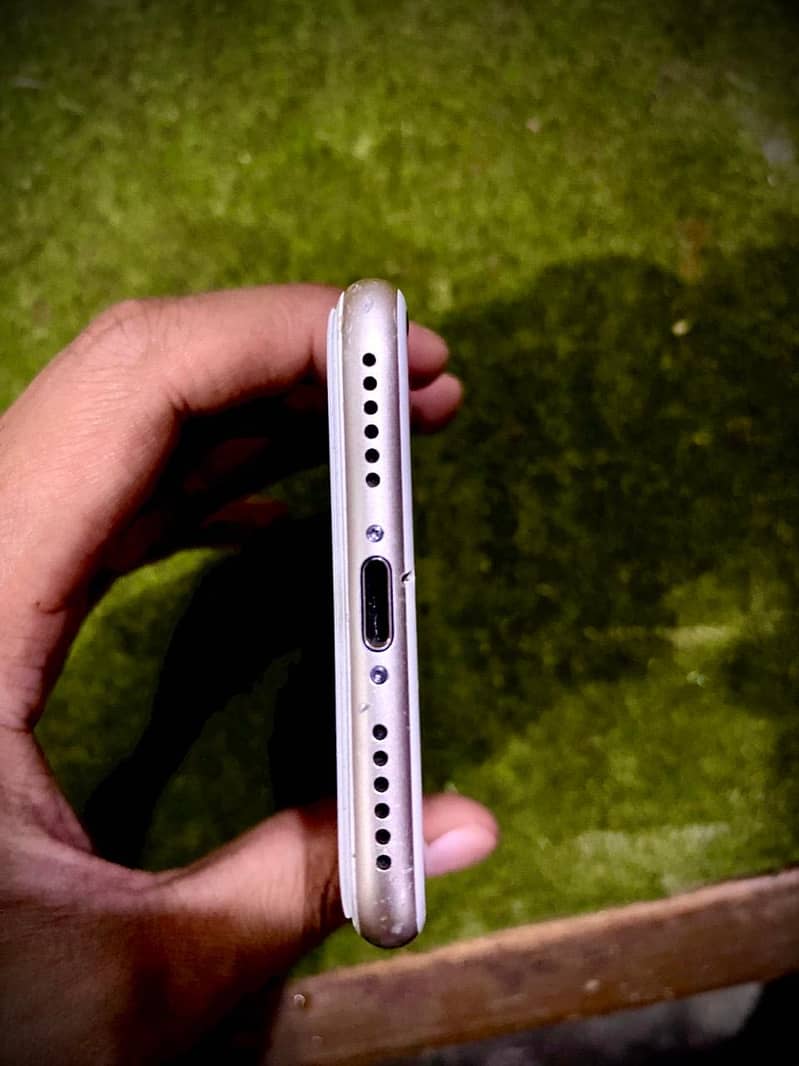 Apple iPhone 7 1