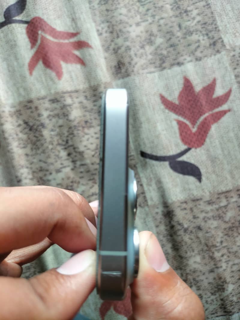 Apple iPhone 15 Pro 3