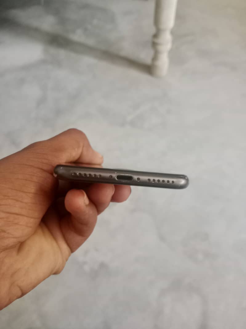 Apple iPhone 8 3