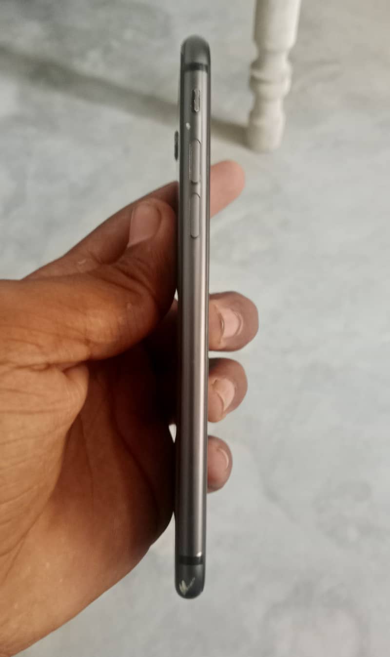 Apple iPhone 8 4