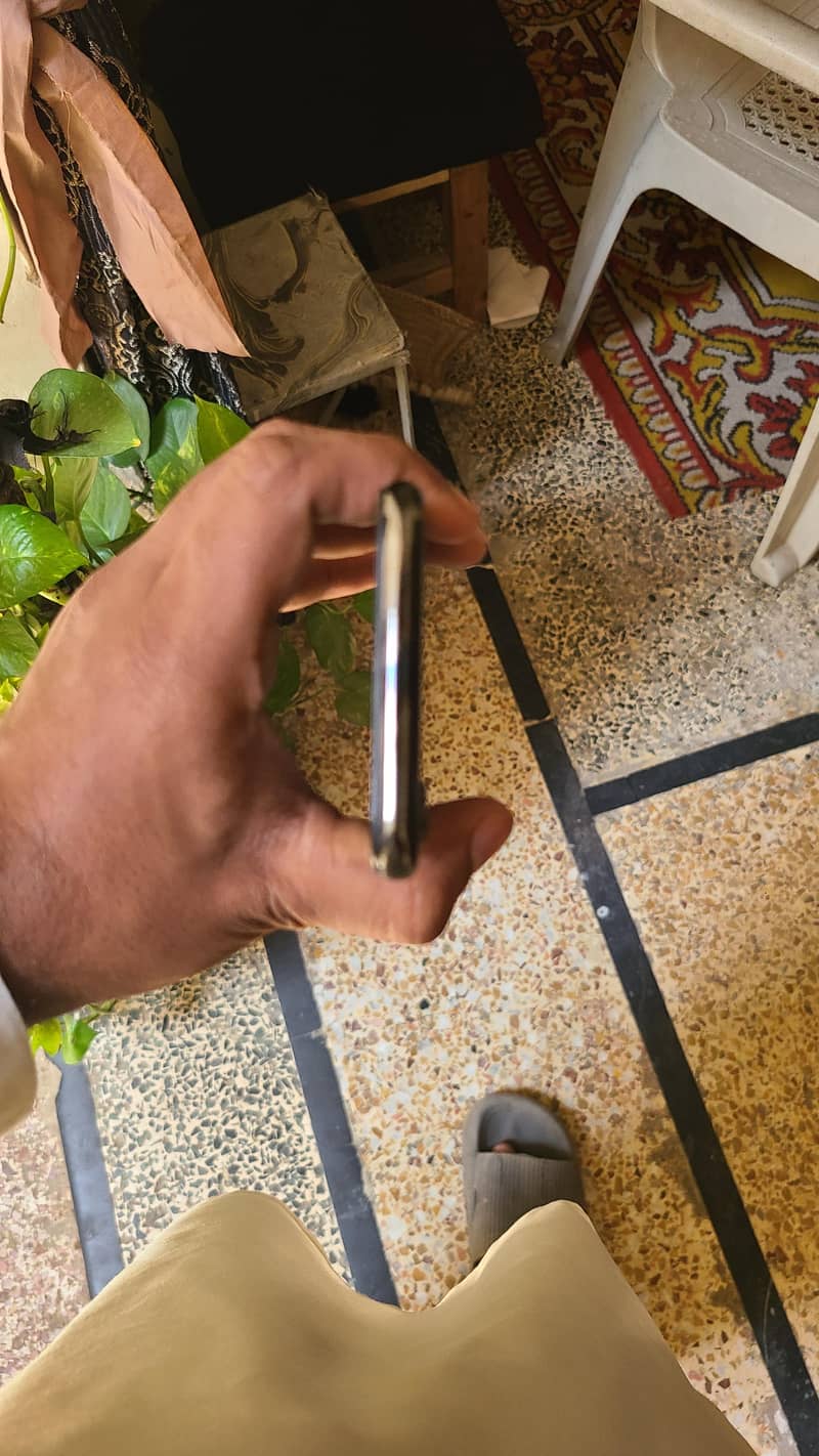 Apple iPhone X 3