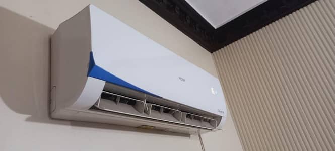 one ton split AC in v good condition