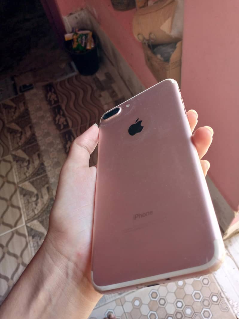 Apple iPhone 7 Plus 0